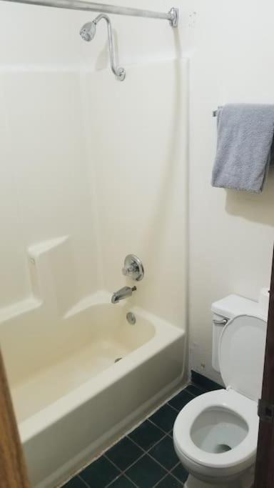 Hotel King Bed Hotel Room 114 Booking Stillwater Ngoại thất bức ảnh